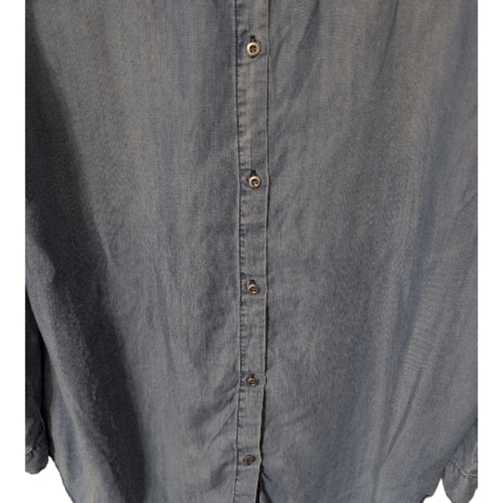 Standard Grace Blue High-low Chambray Denim Shirt with  Floral/Bird Design - Picture 6 of 9